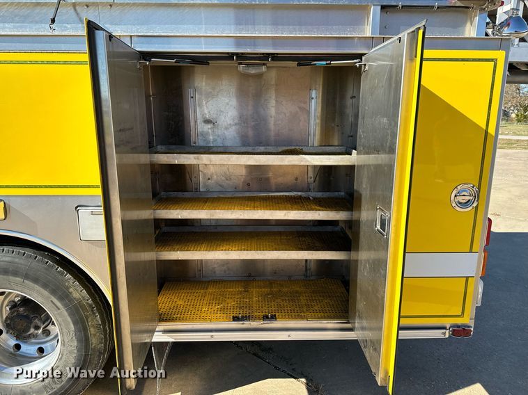 image for item DO0465 1997 Sutphen ladder fire truck