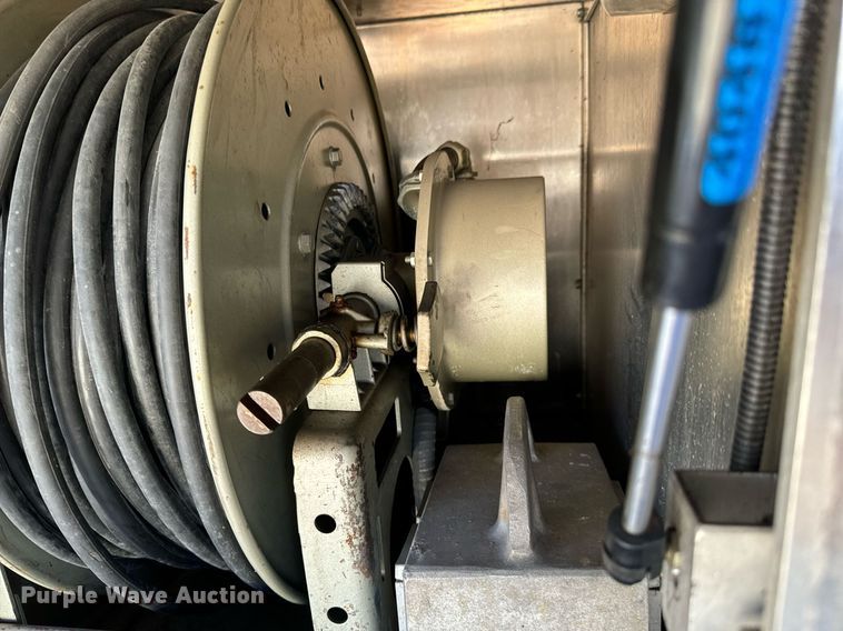 image for item DO0465 1997 Sutphen ladder fire truck