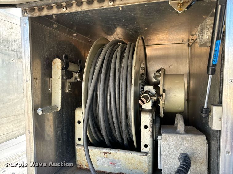 image for item DO0465 1997 Sutphen ladder fire truck