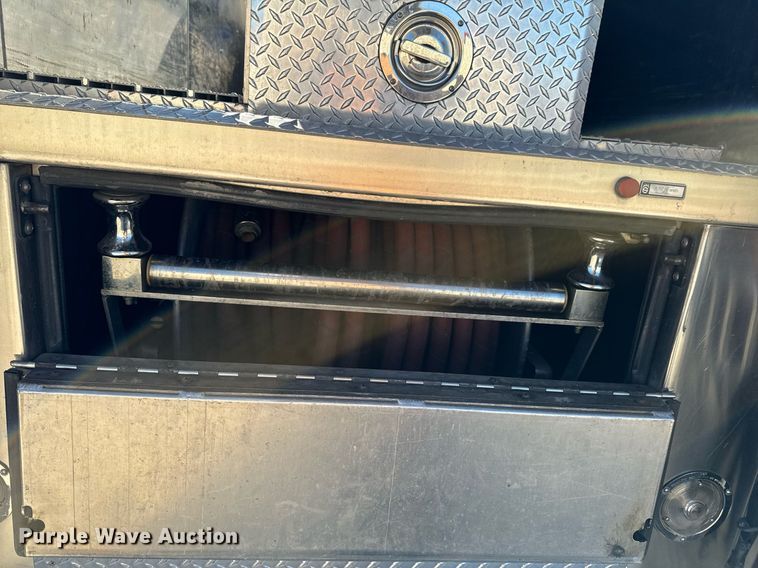 image for item DO0465 1997 Sutphen ladder fire truck