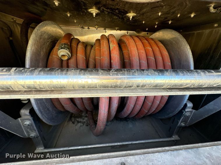 image for item DO0465 1997 Sutphen ladder fire truck