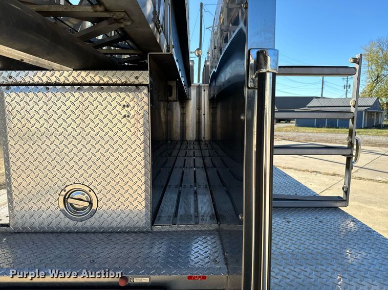 image for item DO0465 1997 Sutphen ladder fire truck