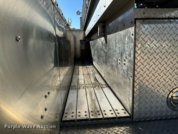 image for item DO0465 1997 Sutphen ladder fire truck