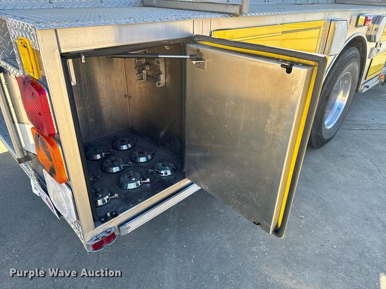 image for item DO0465 1997 Sutphen ladder fire truck