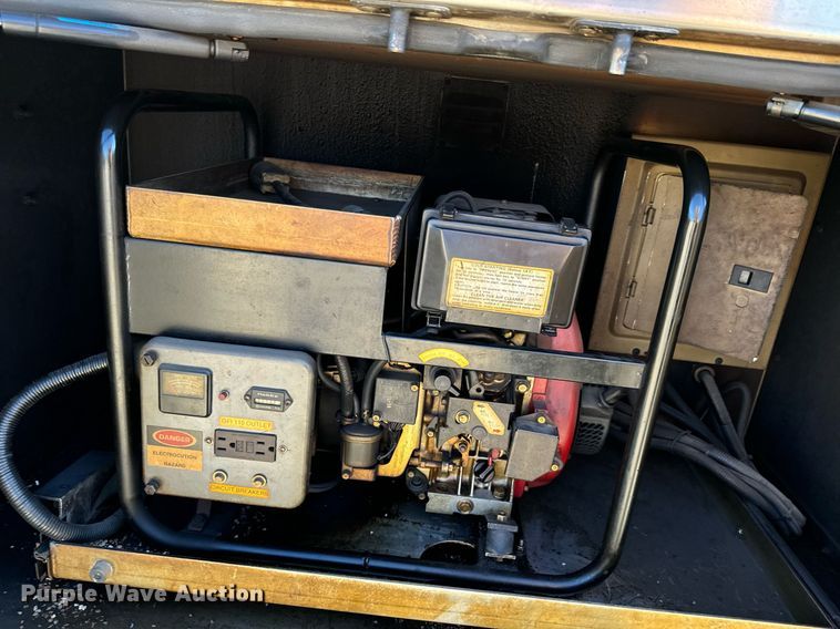 image for item DO0465 1997 Sutphen ladder fire truck