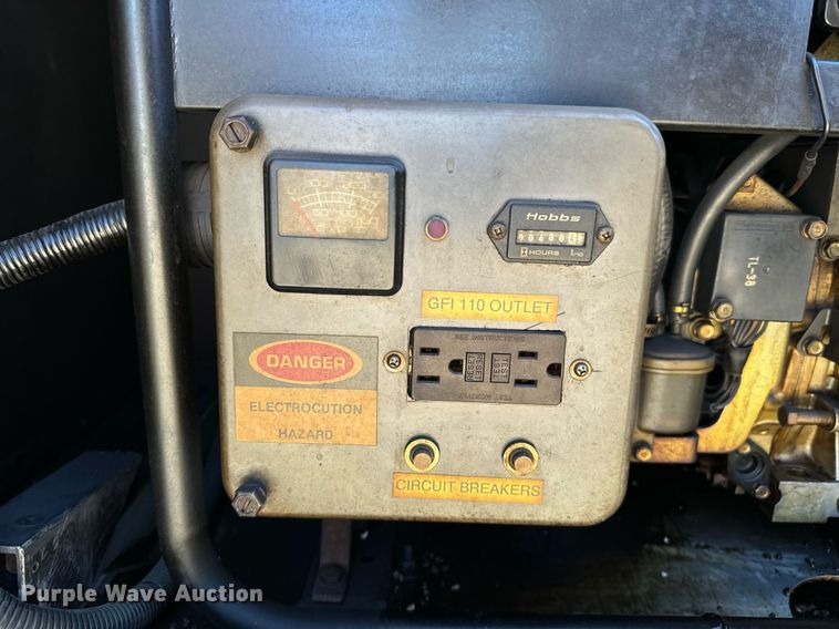 image for item DO0465 1997 Sutphen ladder fire truck