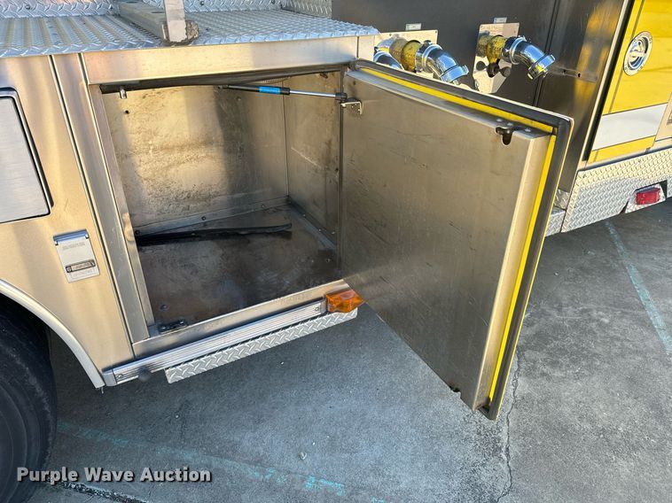 image for item DO0465 1997 Sutphen ladder fire truck