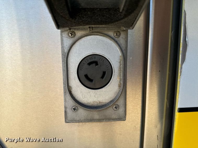 image for item DO0465 1997 Sutphen ladder fire truck