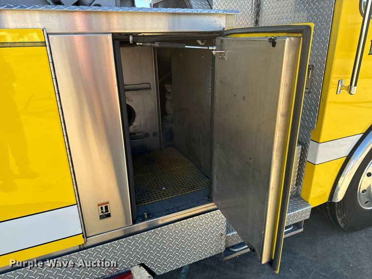 image for item DO0465 1997 Sutphen ladder fire truck