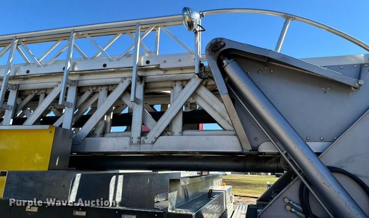 image for item DO0465 1997 Sutphen ladder fire truck