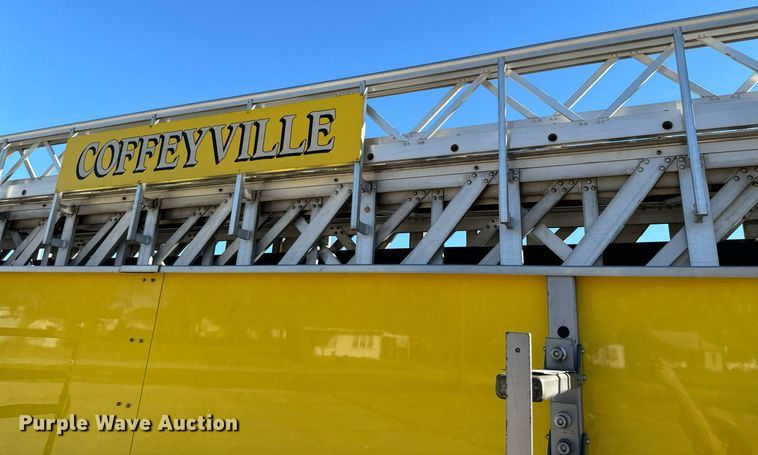 image for item DO0465 1997 Sutphen ladder fire truck