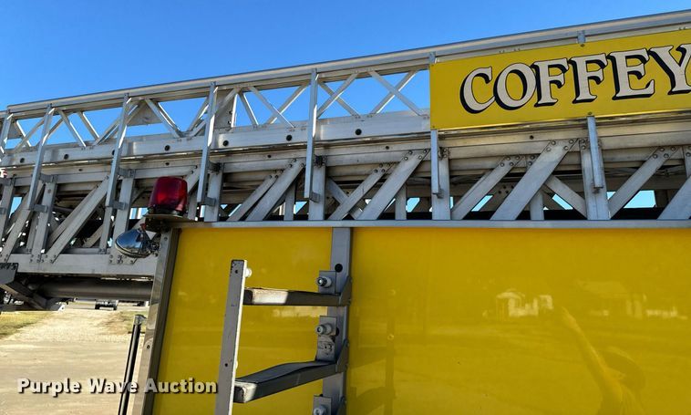 image for item DO0465 1997 Sutphen ladder fire truck