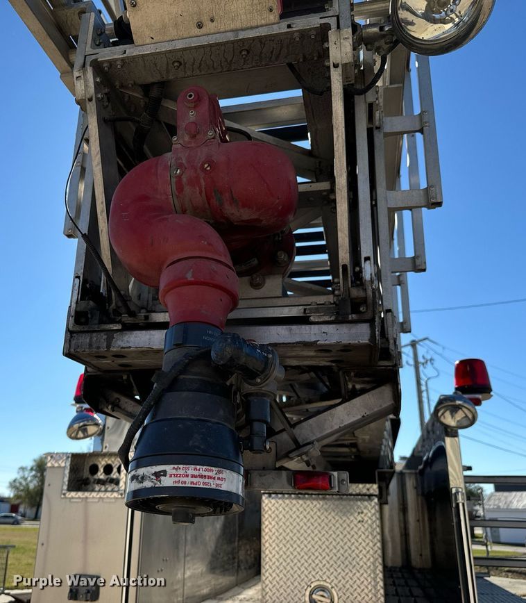 image for item DO0465 1997 Sutphen ladder fire truck