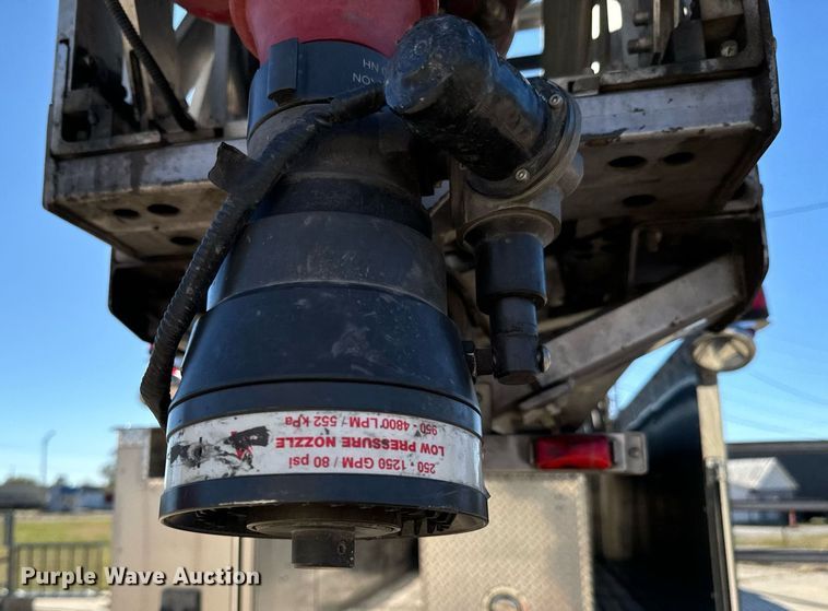 image for item DO0465 1997 Sutphen ladder fire truck