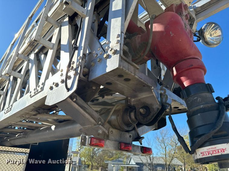 image for item DO0465 1997 Sutphen ladder fire truck