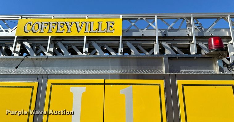 image for item DO0465 1997 Sutphen ladder fire truck