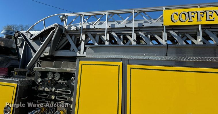 image for item DO0465 1997 Sutphen ladder fire truck