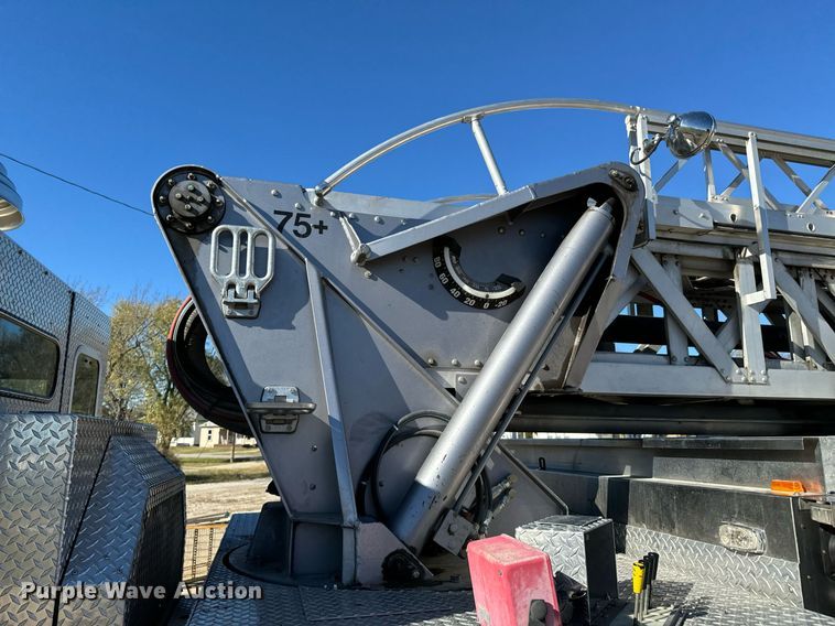 image for item DO0465 1997 Sutphen ladder fire truck