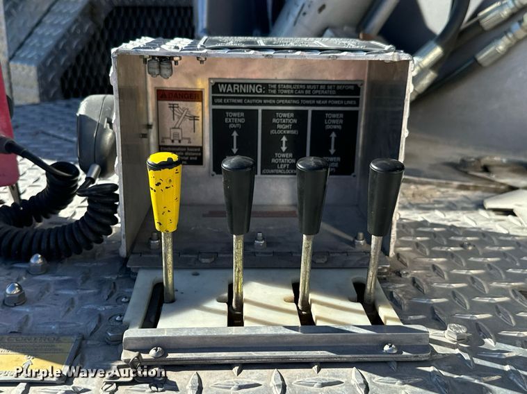 image for item DO0465 1997 Sutphen ladder fire truck