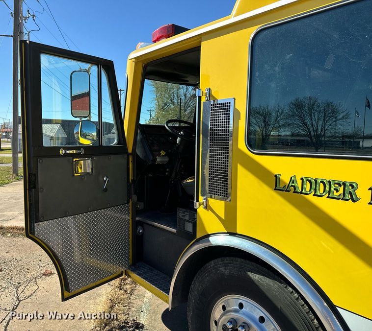 image for item DO0465 1997 Sutphen ladder fire truck