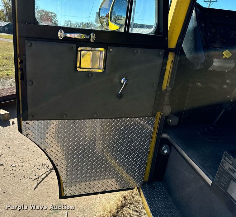 image for item DO0465 1997 Sutphen ladder fire truck