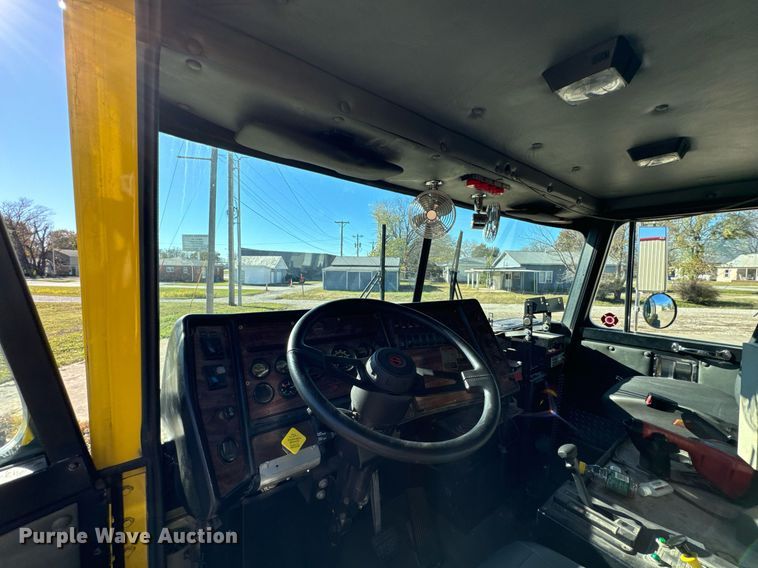 image for item DO0465 1997 Sutphen ladder fire truck