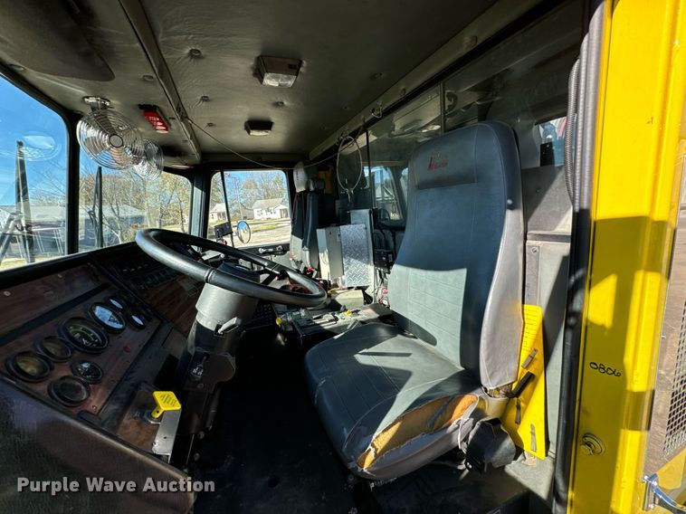 image for item DO0465 1997 Sutphen ladder fire truck