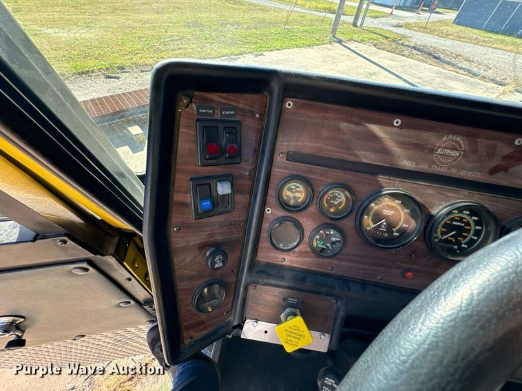 image for item DO0465 1997 Sutphen ladder fire truck