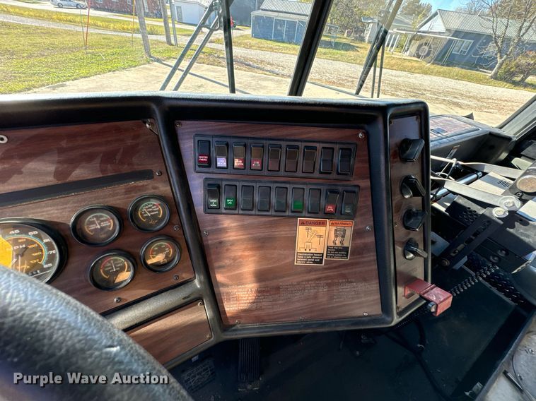 image for item DO0465 1997 Sutphen ladder fire truck