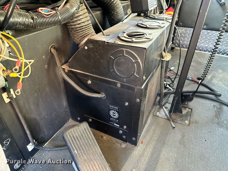 image for item DO0465 1997 Sutphen ladder fire truck