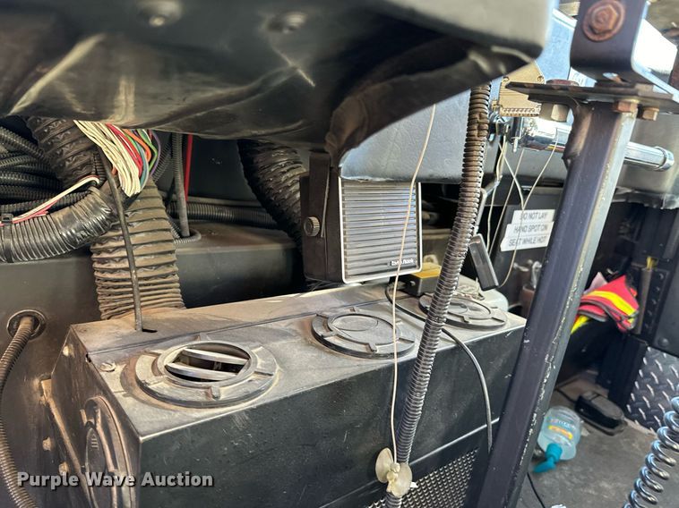 image for item DO0465 1997 Sutphen ladder fire truck