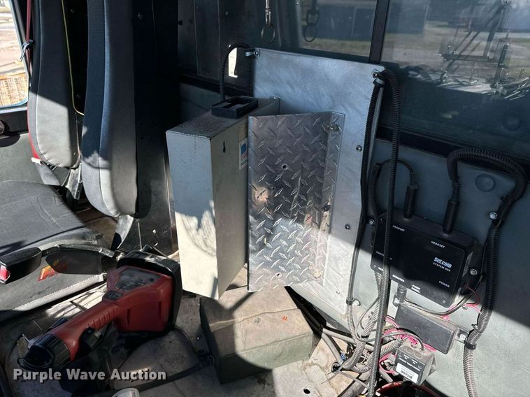 image for item DO0465 1997 Sutphen ladder fire truck