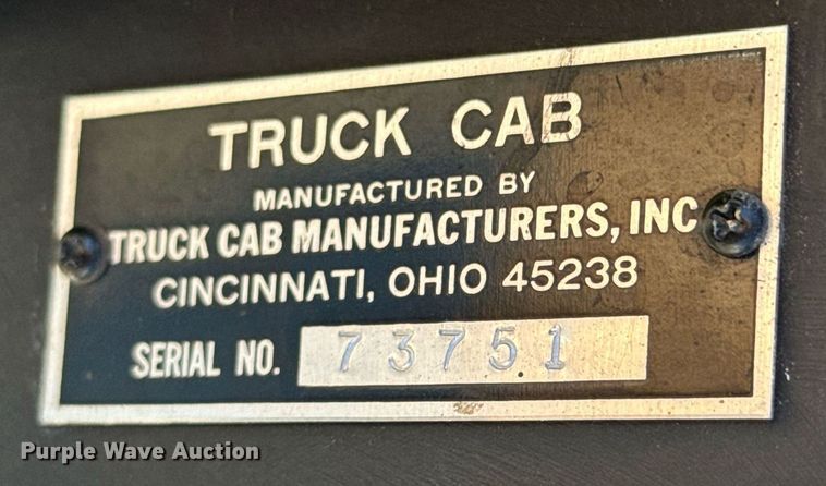 image for item DO0465 1997 Sutphen ladder fire truck