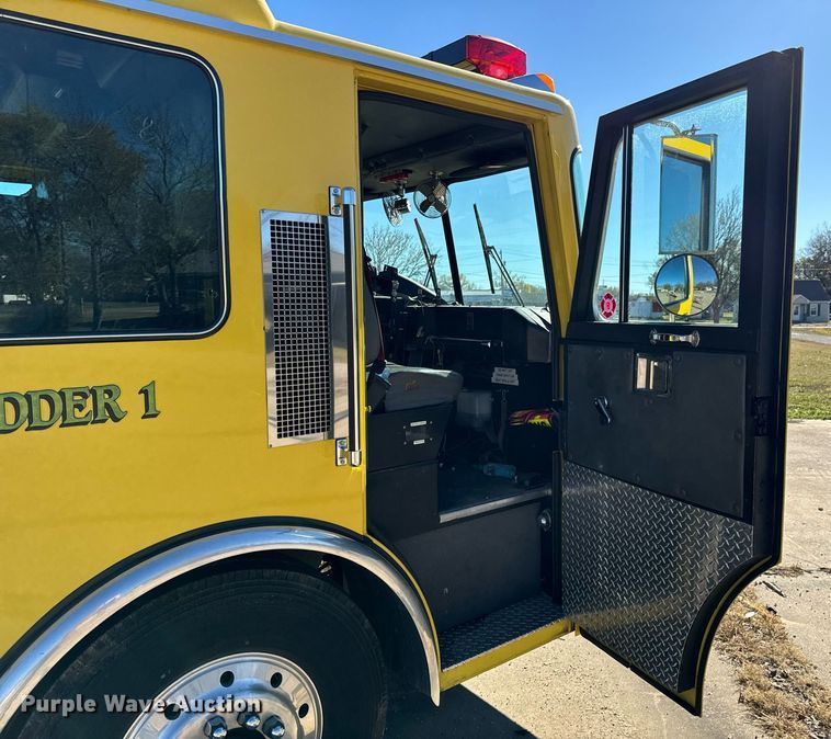 image for item DO0465 1997 Sutphen ladder fire truck