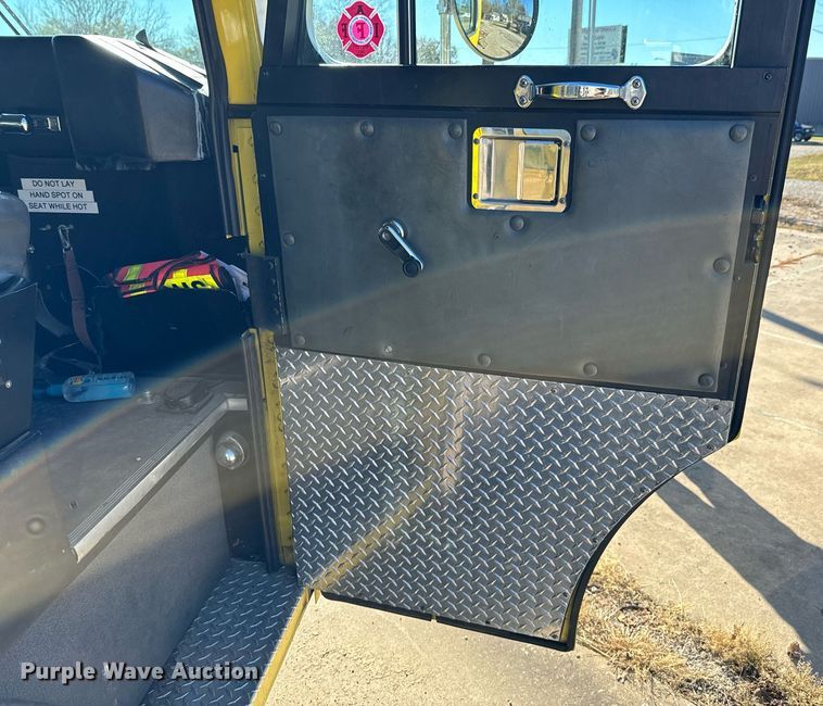 image for item DO0465 1997 Sutphen ladder fire truck