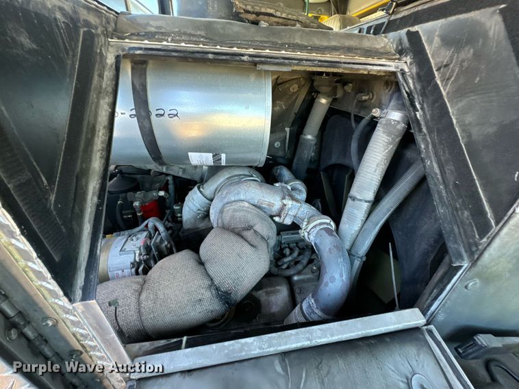 image for item DO0465 1997 Sutphen ladder fire truck