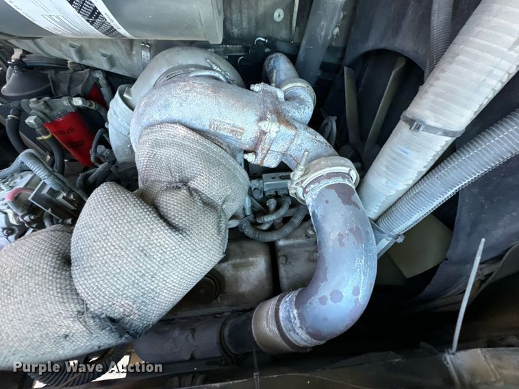 image for item DO0465 1997 Sutphen ladder fire truck