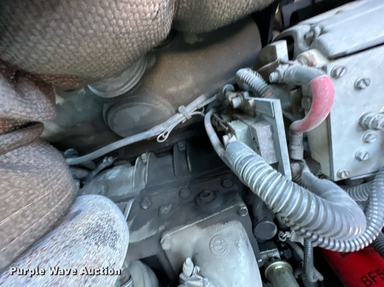 image for item DO0465 1997 Sutphen ladder fire truck