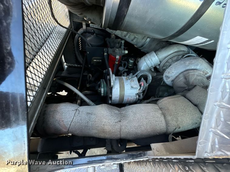 image for item DO0465 1997 Sutphen ladder fire truck