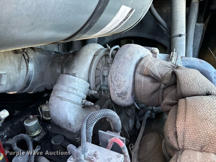 image for item DO0465 1997 Sutphen ladder fire truck