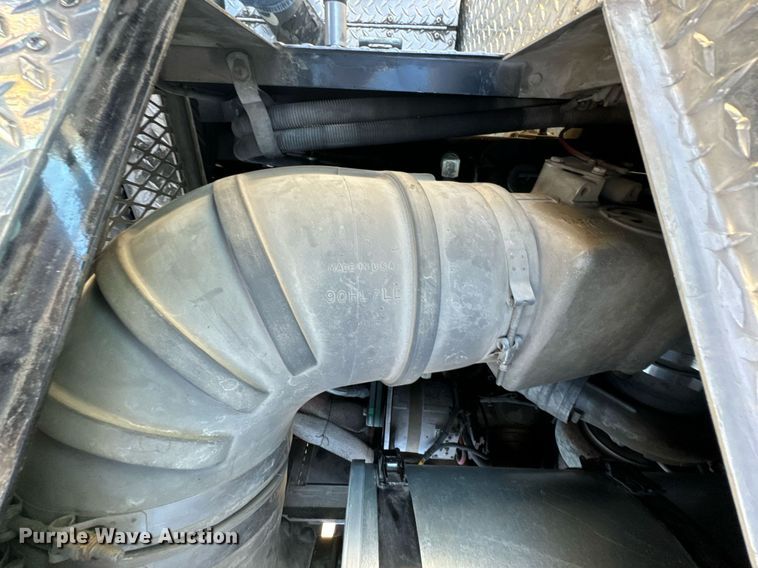 image for item DO0465 1997 Sutphen ladder fire truck