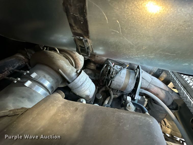 image for item DO0465 1997 Sutphen ladder fire truck