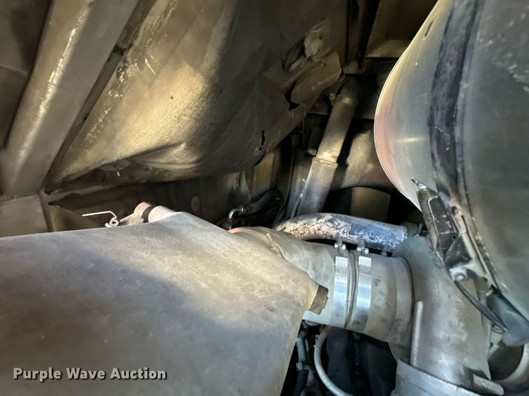 image for item DO0465 1997 Sutphen ladder fire truck