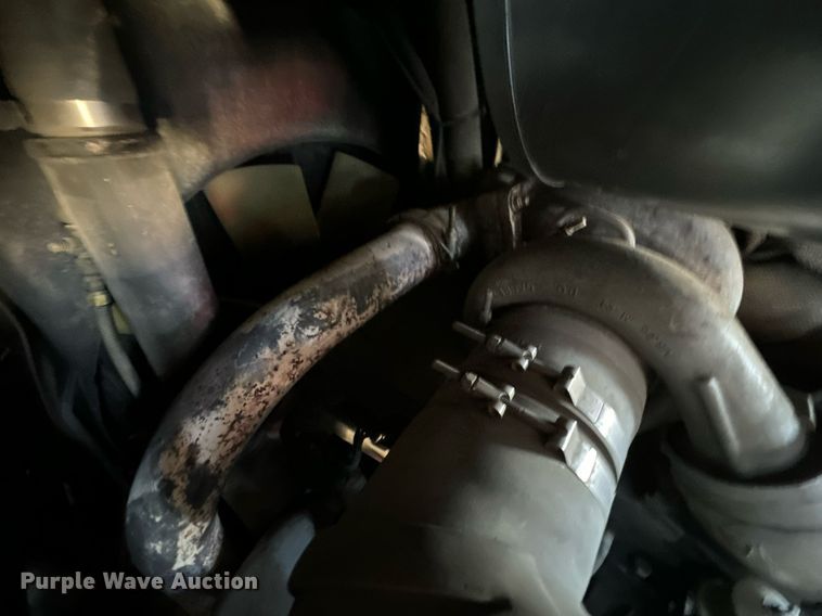 image for item DO0465 1997 Sutphen ladder fire truck