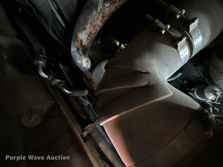 image for item DO0465 1997 Sutphen ladder fire truck