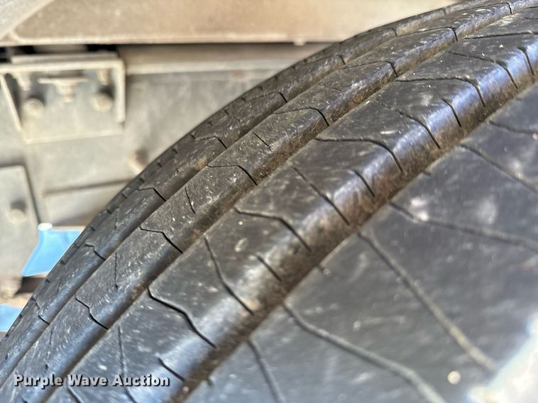 image for item DO0465 1997 Sutphen ladder fire truck