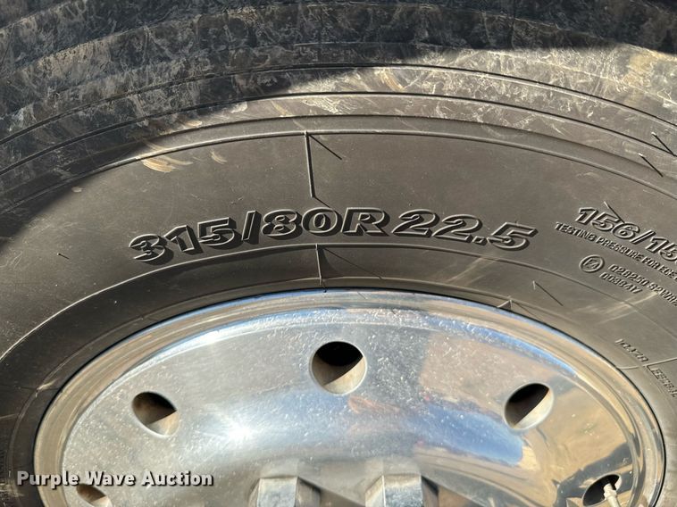 image for item DO0465 1997 Sutphen ladder fire truck