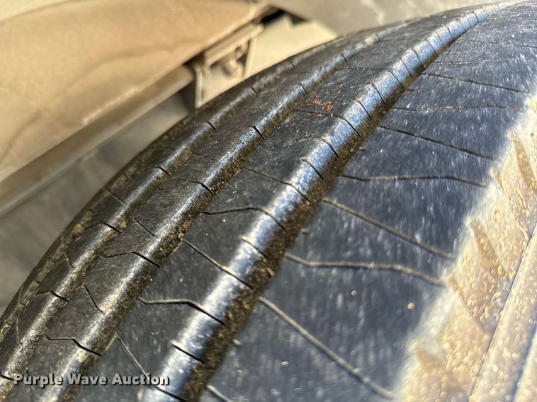 image for item DO0465 1997 Sutphen ladder fire truck