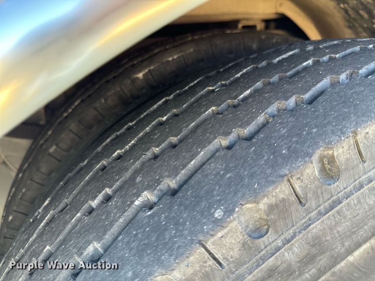 image for item DO0465 1997 Sutphen ladder fire truck