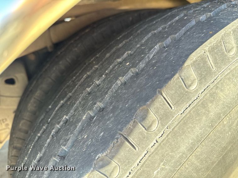 image for item DO0465 1997 Sutphen ladder fire truck